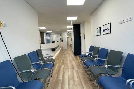 385 qm Gewerbefläche für Arztpraxis, Tagespflege oder Dienstleister im Zentrum von Paderborn. zimmer