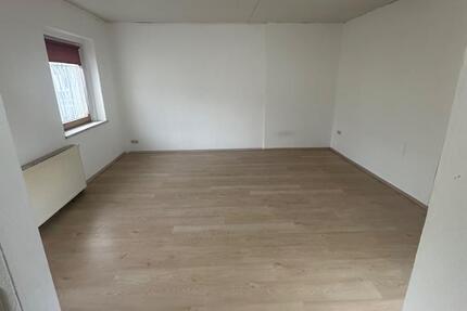 1-Zimmer-Wohnung mit Bad und Küche in Schöneck 1 zimmer