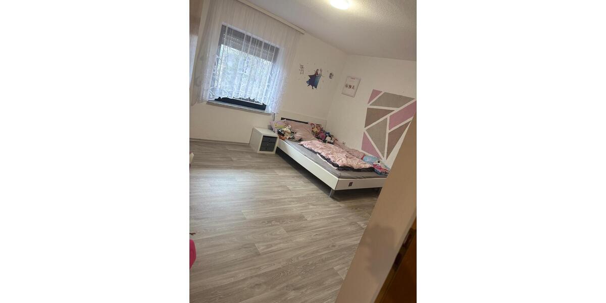 Freistehendes Einfamilienhaus in NailaLippertsgrün zu vermieten 7 zimmer