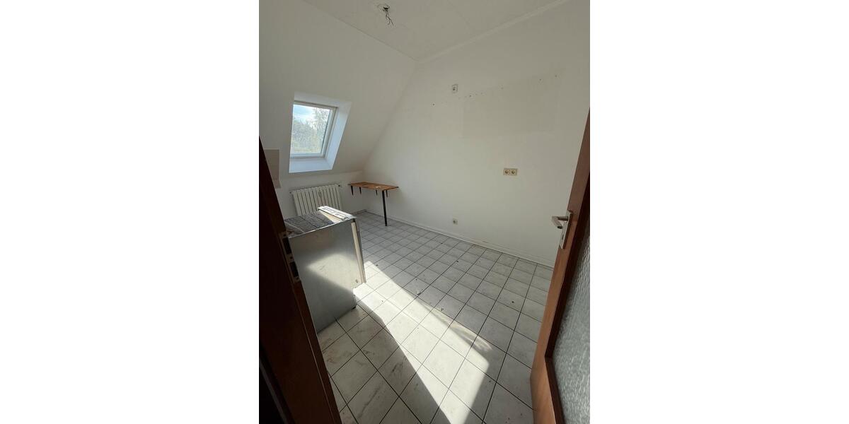Dachgeschoßwohnung Essen Stadtbezirk IV - 3 Zimmer, 75 m&sup2;, 550&euro; | Angebot:26491263