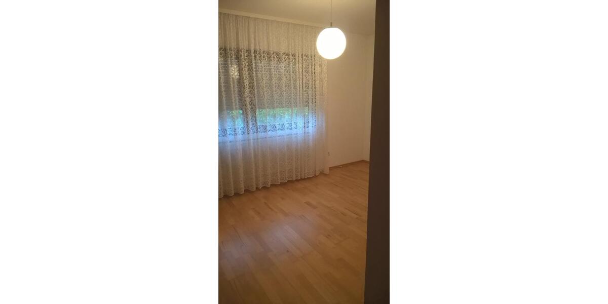 Bungalow Babenhausen - 4 Zimmer, 156 m&sup2;, 1.650&euro; | Angebot:24713802