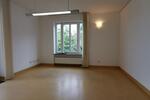 Stadt Landau: Hochwertige Büroflächen m. Lift, zentrale Lage mit guter Sichtbarkeit u. gr. Parkplatz