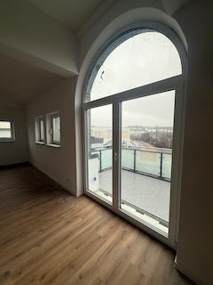 Dachgeschoßwohnung Friedrichsdorf - 4 Zimmer, 140 m&sup2;, 1.900&euro; | Angebot:25268930