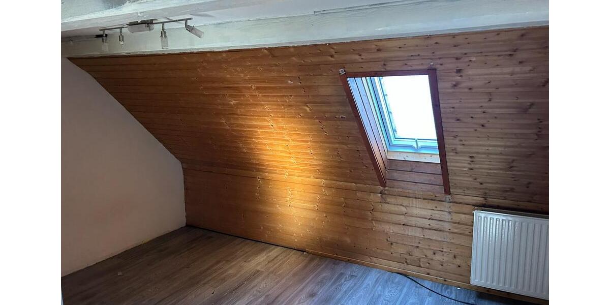 Dachgeschoßwohnung Markgröningen - 3 Zimmer, 100 m&sup2;, 1.100&euro; | Angebot:24513320