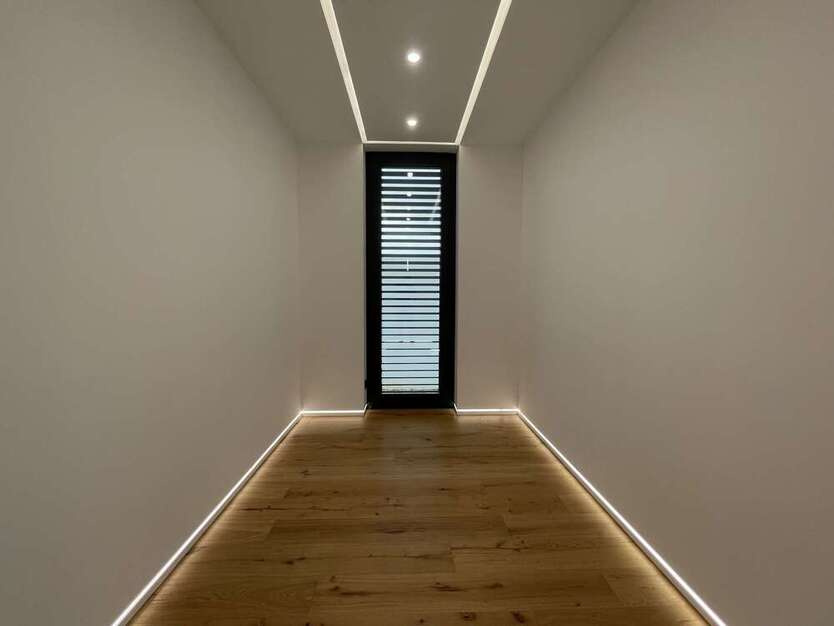 Mit dem Aufzug direkt in die TraumWohnung am Zwenkauer See!