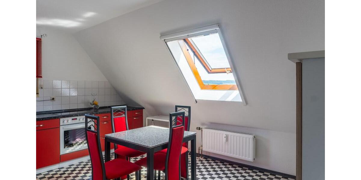 3-Zimmer-Maisonette-Wohnung mit TV, Wlan, Küche mit Essplatz, Galerie, BadWc, Waschmaschine, Parkplatz und Balkon 3 zimmer