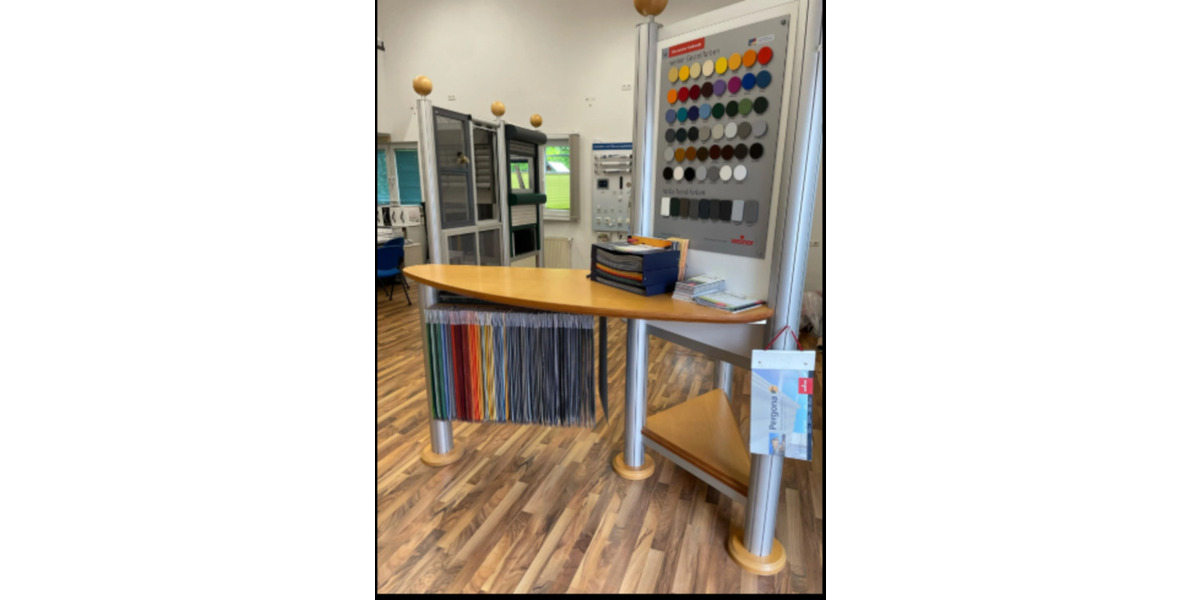 Provisionsfrei! Lagerhalle mit neuwertigen Ausstellungs- und Büro zimmer