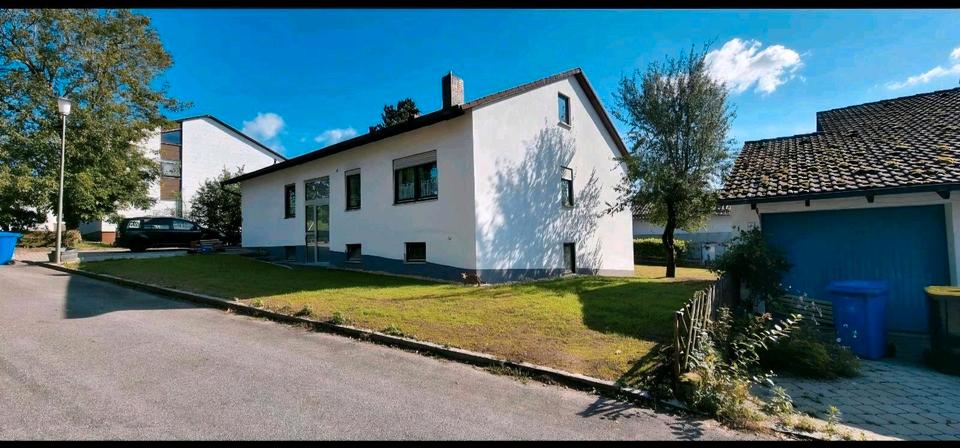Erdgeschoßwohnung Eggenfelden - 4 Zimmer, 132 m&sup2;, 1.300&euro; | Angebot:26620643