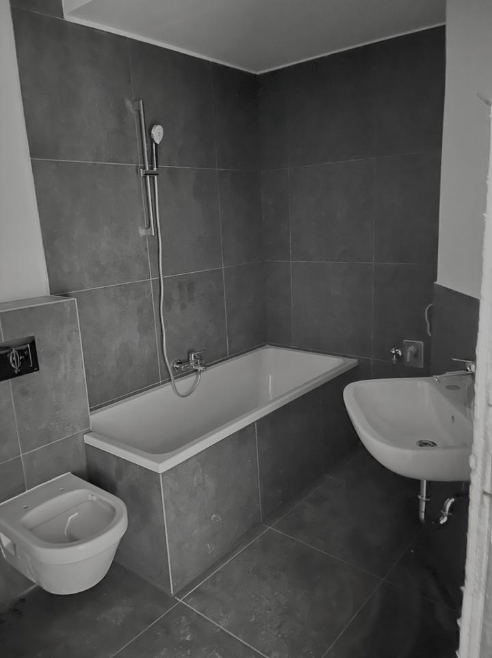 Helle und geräumige Erstbezug 4 Zimmerwohnung mit Terrasse