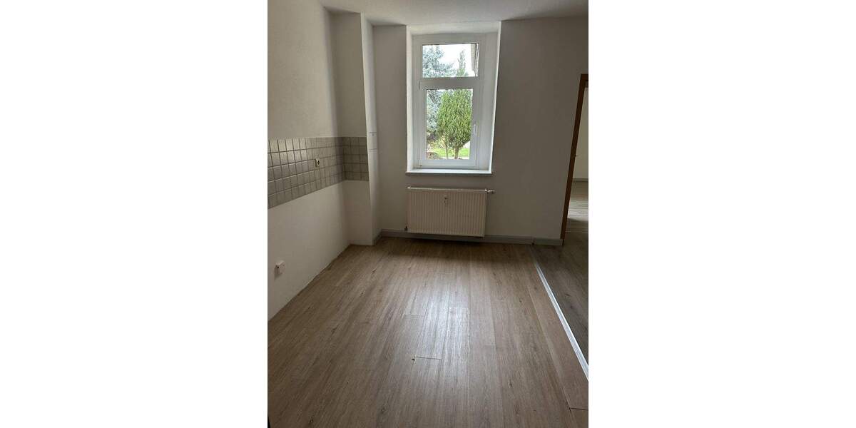 Etagenwohnung Lützen - 4 Zimmer, 110 m&sup2;, 850&euro; | Angebot:23957749