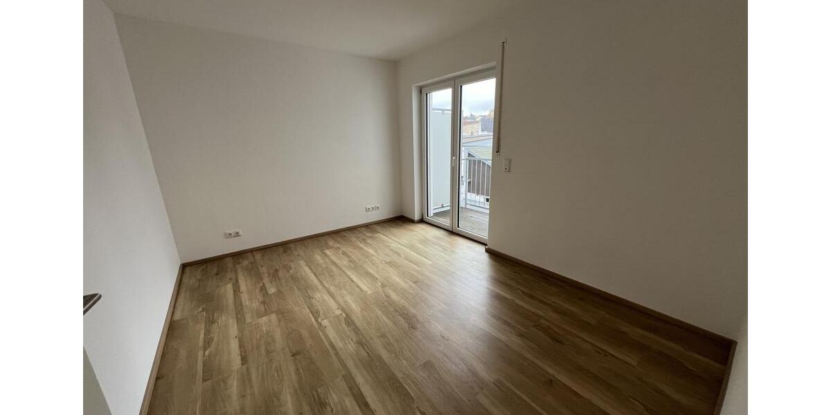 4-Zimmer-Wohnung in Rehau - Balkon - Garage mit direktem Zugang zum TH - Aufzug - Baujahr 2016 4 zimmer