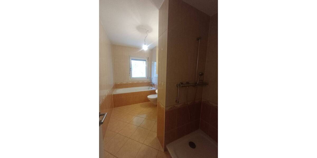 Etagenwohnung Zwickau Niederplanitz - 2 Zimmer, 63 m&sup2;, 499&euro; | Angebot:26170930