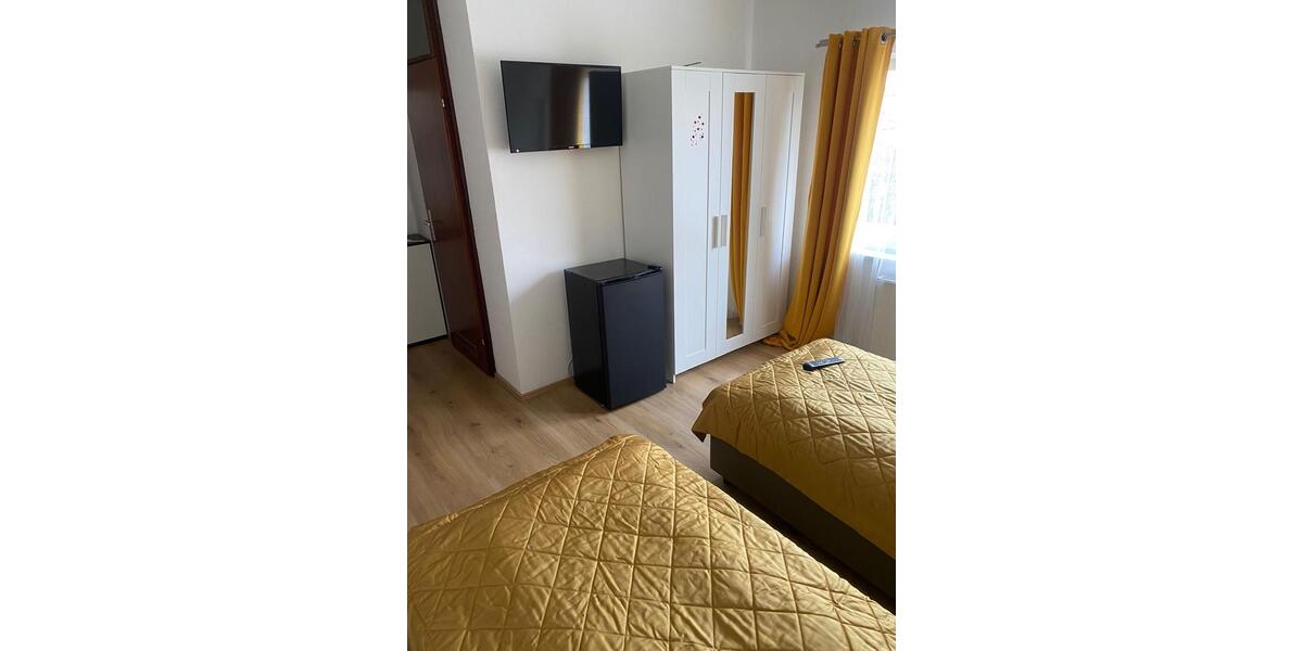Wohnen auf Zeit Albertshofen - 9 Zimmer, 15 m&sup2;, 18&euro; | Angebot:24505272
