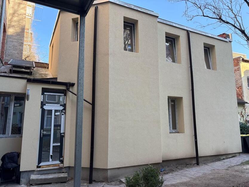 Reihenhaus Im Hinterhof von Mehrfamilienhaus In NBG SCHWEINAU