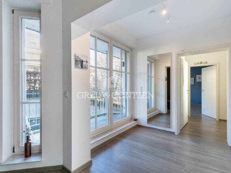 WOHNTRAUM IN KÖLN-MARIENBURG: Großzügige, moderne Wohnung mit Sonnenterrasse