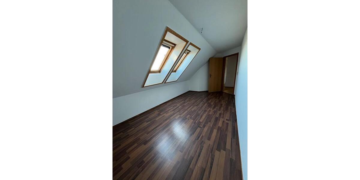 Dachgeschoßwohnung Strehla - 2 Zimmer, 50 m&sup2;, 300&euro; | Angebot:26553832