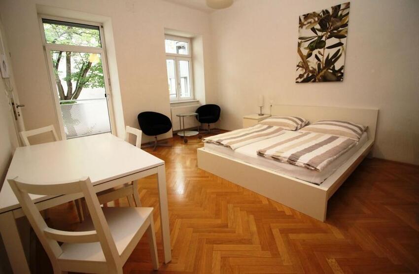 möbliertes Zimmer