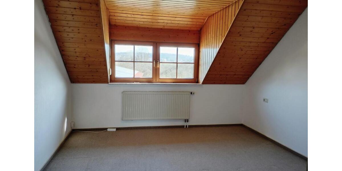 Dachgeschoßwohnung Baienfurt - 3 Zimmer, 75 m&sup2;, 1.270&euro; | Angebot:25300082