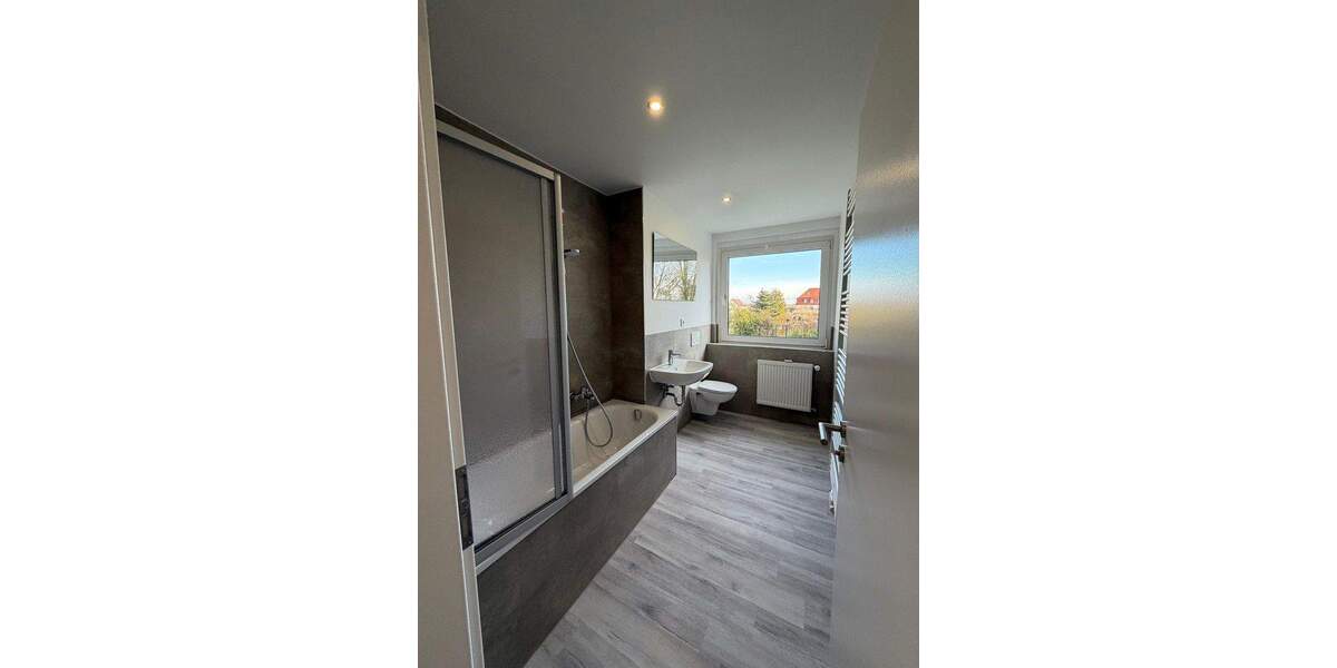 Große 4-Zimmer Wohnung in grüner Umgebung mit Garten und Garage 4 zimmer