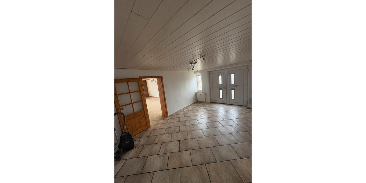 Erdgeschoßwohnung Hohn - 3 Zimmer, 130 m&sup2;, 1.100&euro; | Angebot:25886840