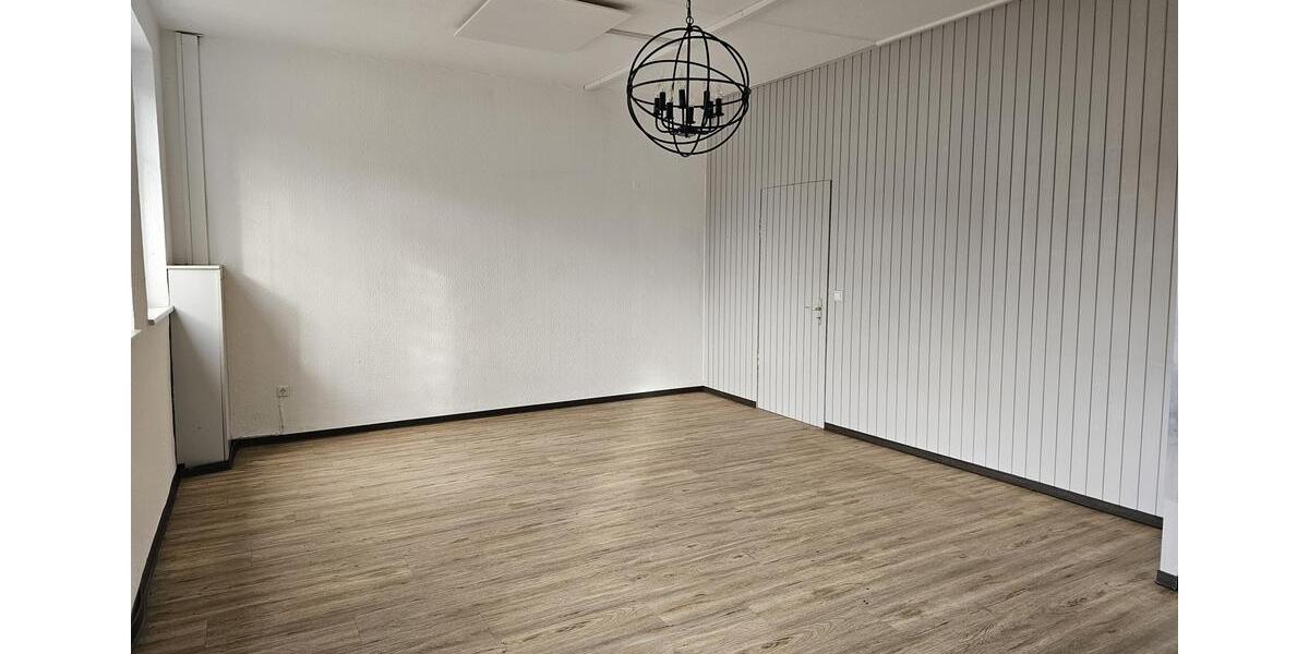 Lagerhalle mit Büro Geislingen-Binsdorf zu vermieten (70+76m²) zimmer