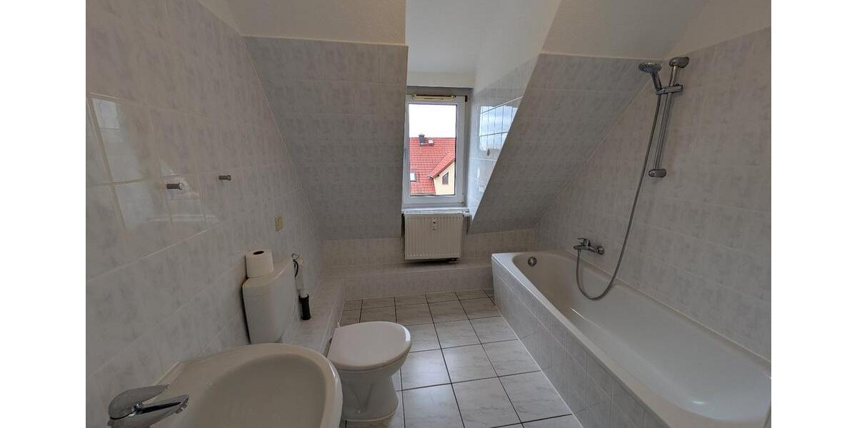 Dachgeschoßwohnung Groitzsch - 3 Zimmer, 60 m&sup2;, 390&euro; | Angebot:25935597