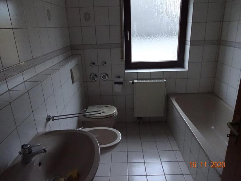 3 12 Zi Wohnung im EG eines 2 Fam-Hauses