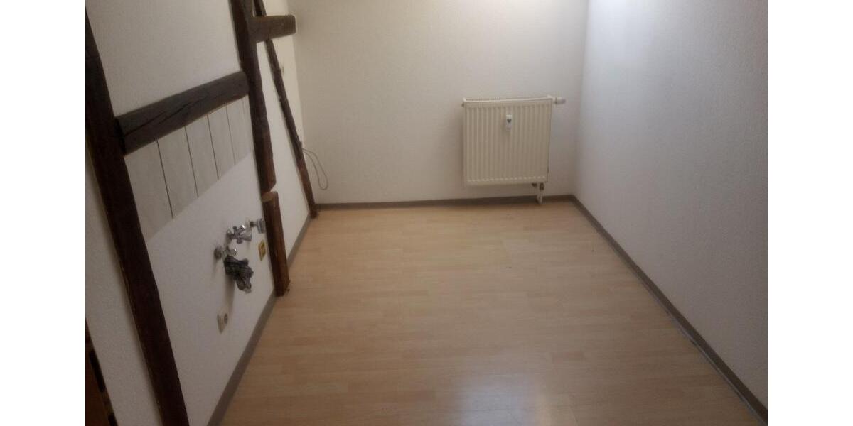 Dachgeschoßwohnung Apolda - 2 Zimmer, 60 m&sup2;, 400&euro; | Angebot:24815011