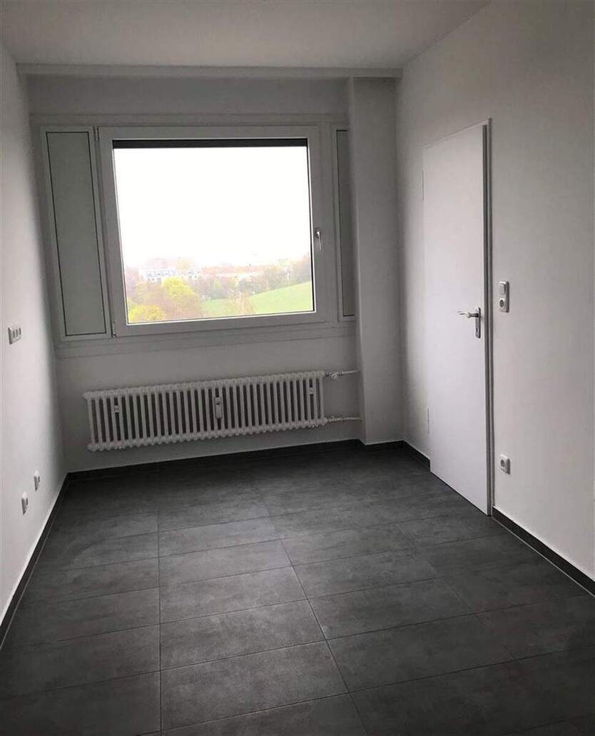 Schwabing ruhige 3,5 Zimmer Wohnung Küche Esszimmer 102m² Loggia, Parkett, komplett renoviert Aufzug 3 zimmer