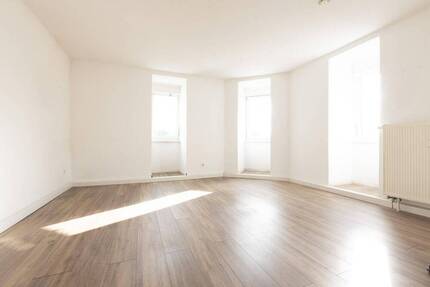 Schöne, Helle, Moderne, Saniert, 4-Zimmer Wohnung in Forst, ruhig, zentral