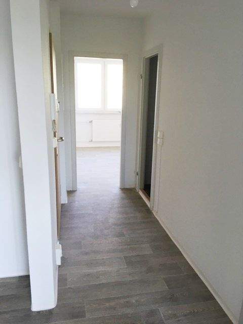 Schöne 2-Raumwohnung mit Aufzug und Balkon mit Blick ins Grüne. 2 zimmer