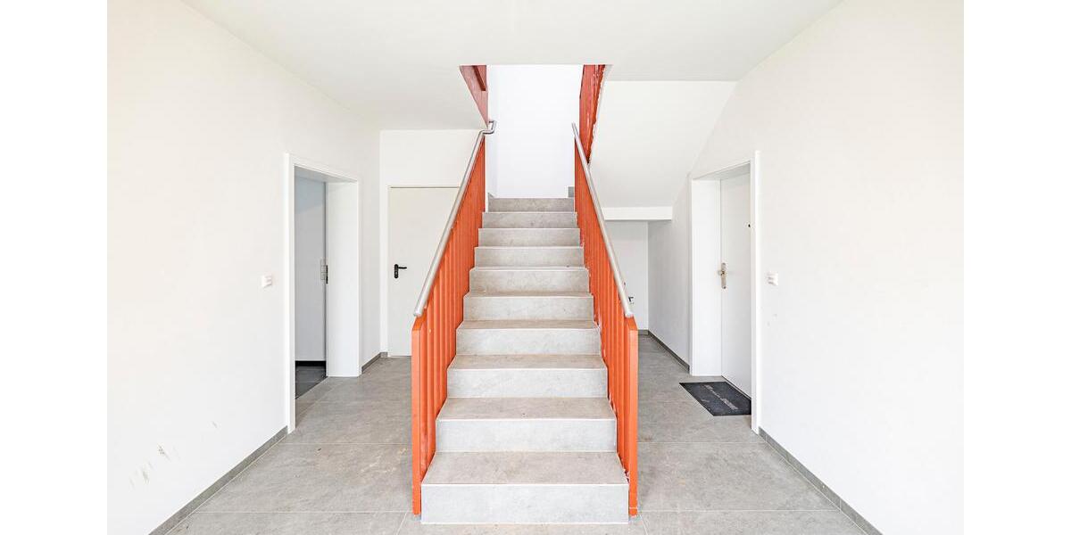 Dachgeschoßwohnung Hemmoor - 3 Zimmer, 96 m&sup2;, 995&euro; | Angebot:26585142