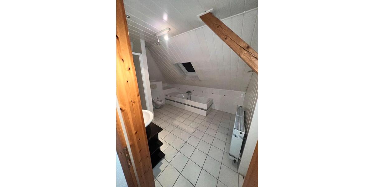 Etagenwohnung Karben - 4 Zimmer, 150 m&sup2;, 1.500&euro; | Angebot:25343839