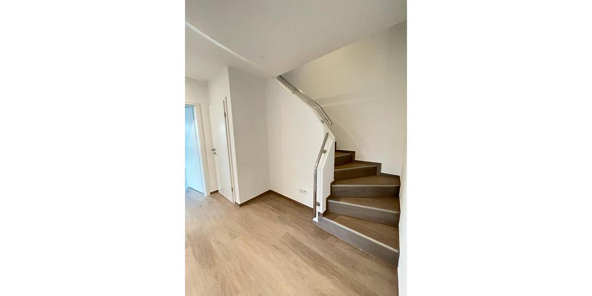 Doppelhaushälfte Zeven - 5 Zimmer, 130 m&sup2;, 1.200&euro; | Angebot:26014403