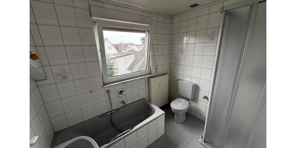 Dachgeschoßwohnung Linden - 5 Zimmer, 96 m&sup2;, 950&euro; | Angebot:25163651