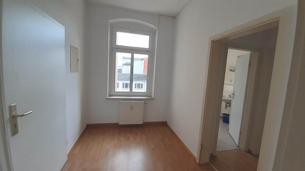 WG-Wohnung mit 4-Zimmern, 3.OG mit 2 Bädern in ruhigem und zentralem Wohnviertel von Gera 4 zimmer