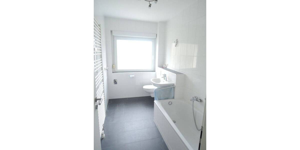 Renovierte und helle Erdgeschosswohnung mit Balkon in stadtnaher Wohnlage 2 zimmer