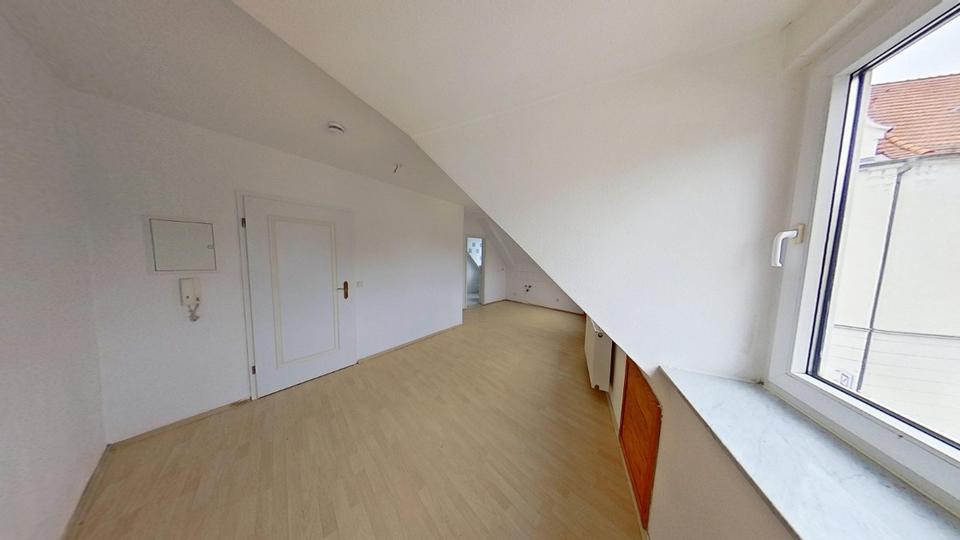 Dachgeschoßwohnung Köthen (Anhalt) - 1 Zimmer, 30 m&sup2;, 200&euro; | Angebot:26148046