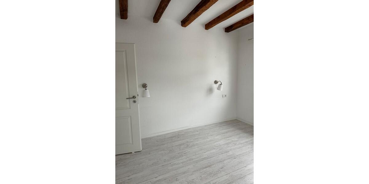 Dachgeschoßwohnung Gummersbach Berstig Süd - 4 Zimmer, 140 m&sup2;, 1.450&euro; | Angebot:25280154