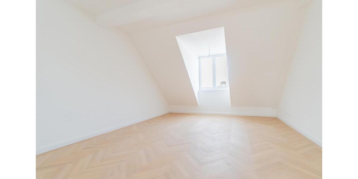 Dachgeschoßwohnung Berlin Charlottenburg-Wilmersdorf - 4 Zimmer, 150 m&sup2;, 3.750&euro; | Angebot:25993319