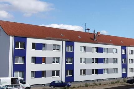 Die Wohnung befindet sich in einem sanierten Mehrfamilienhaus in Dorflage. 1 zimmer