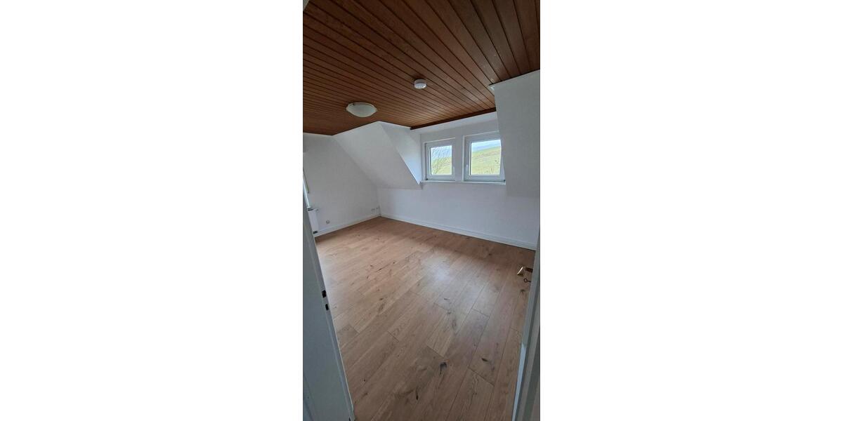 Dachgeschoßwohnung Siegen Dillnhütten - 4 Zimmer, 61 m&sup2;, 750&euro; | Angebot:24731142