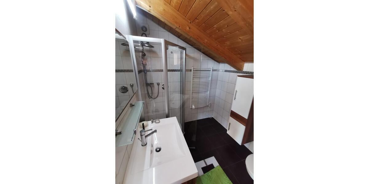 Dachgeschoßwohnung Ebensfeld - 3 Zimmer, 83 m&sup2;, 700&euro; | Angebot:25080726