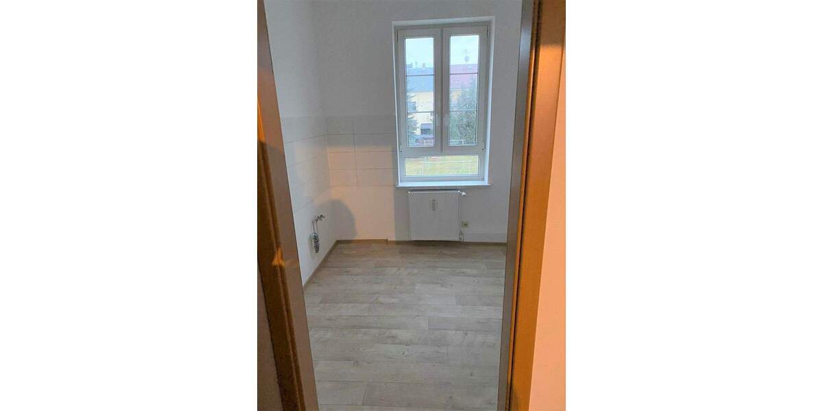 Etagenwohnung Glauchau - 4 Zimmer, 81 m&sup2;, 430&euro; | Angebot:26389569