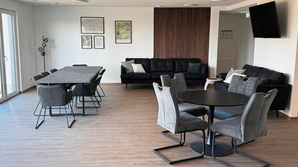 Erdgeschoßwohnung Fürstenberg - 12 Zimmer, 388 m&sup2;, 476&euro; | Angebot:21385884