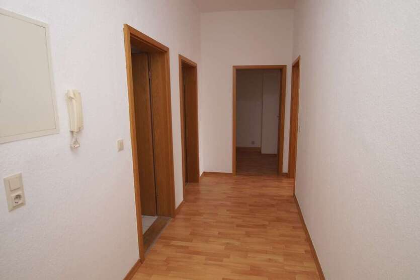 2-Zimmer-Whg im Erdgeschoß - separate Küche, Tageslichtbad mit Dusche, Laminat 2 zimmer