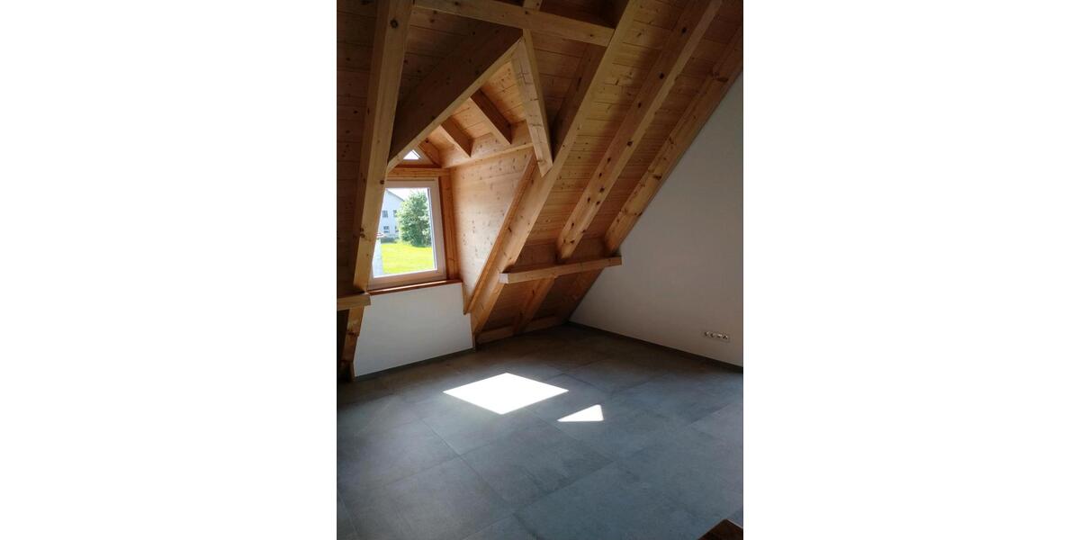 Dachgeschoßwohnung Finning - 3 Zimmer, 67 m&sup2;, 1.220&euro; | Angebot:26422266