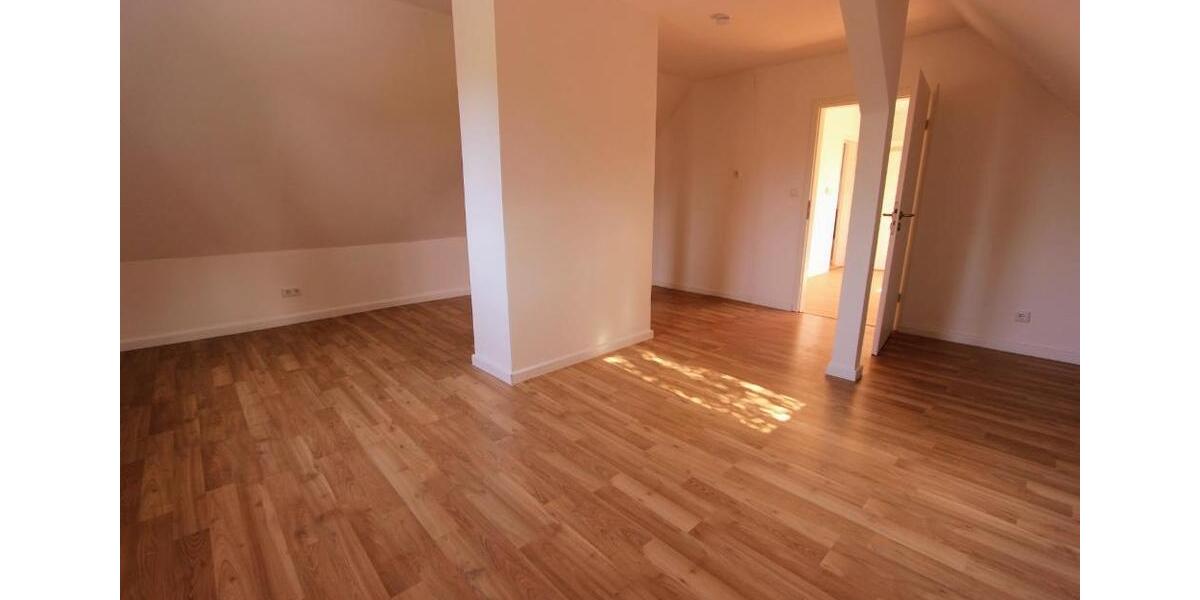 Dachgeschoßwohnung Wilhelmshaven - 3 Zimmer, 65 m&sup2;, 400&euro; | Angebot:26687655