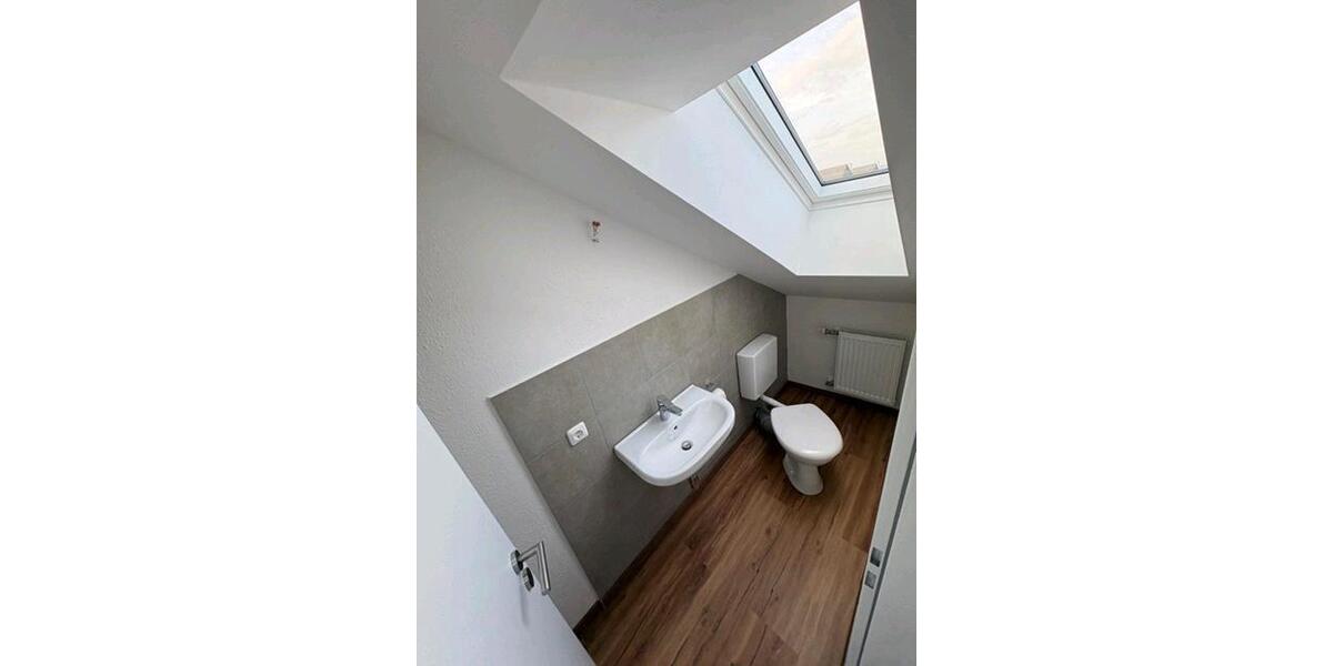 Reihenhaus Neutraubling - 14 Zimmer, 137 m&sup2;, 1.800&euro; | Angebot:25927807