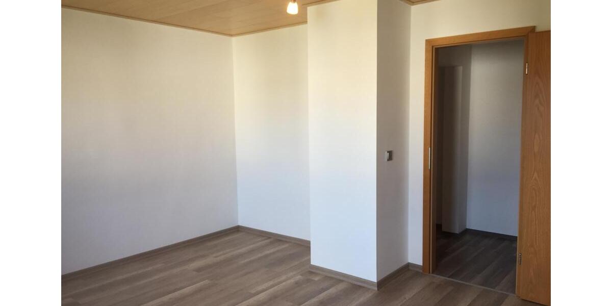 Anfragestop - Schöne 4-Raum-Wohnung mit Einbauküche und Garage 4 zimmer